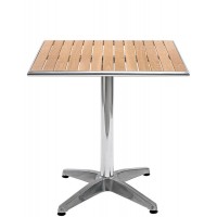 Tavolo con base in alluminio e ripiano in legno